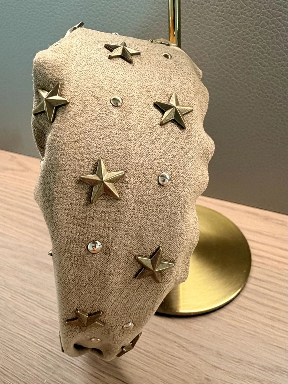 Star-Shaped Rivet Wide-Edge Headband